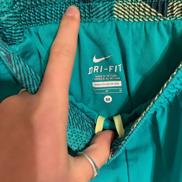 NIKE ATHLETIC SHORTS - Picture 3 of 3